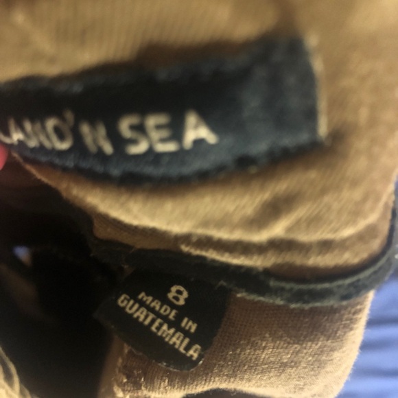 Land N’ Sea size 8 short khaki shorts with pockets and button - Picture 4 of 5